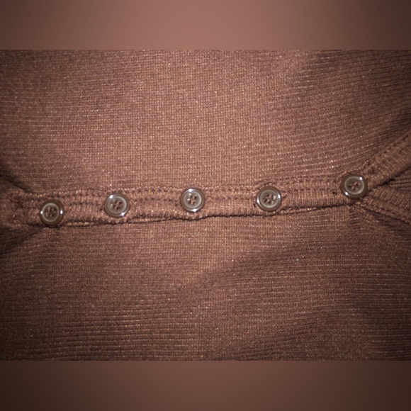 Brown V-Neck Long-sleeve With Buttons - Picture 3 of 4